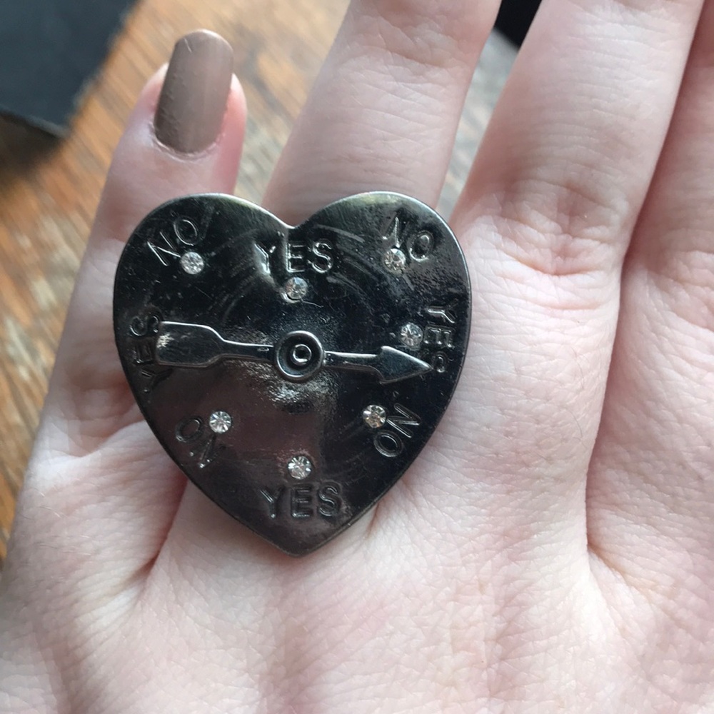 Yes or No heart ring with movable arrow
